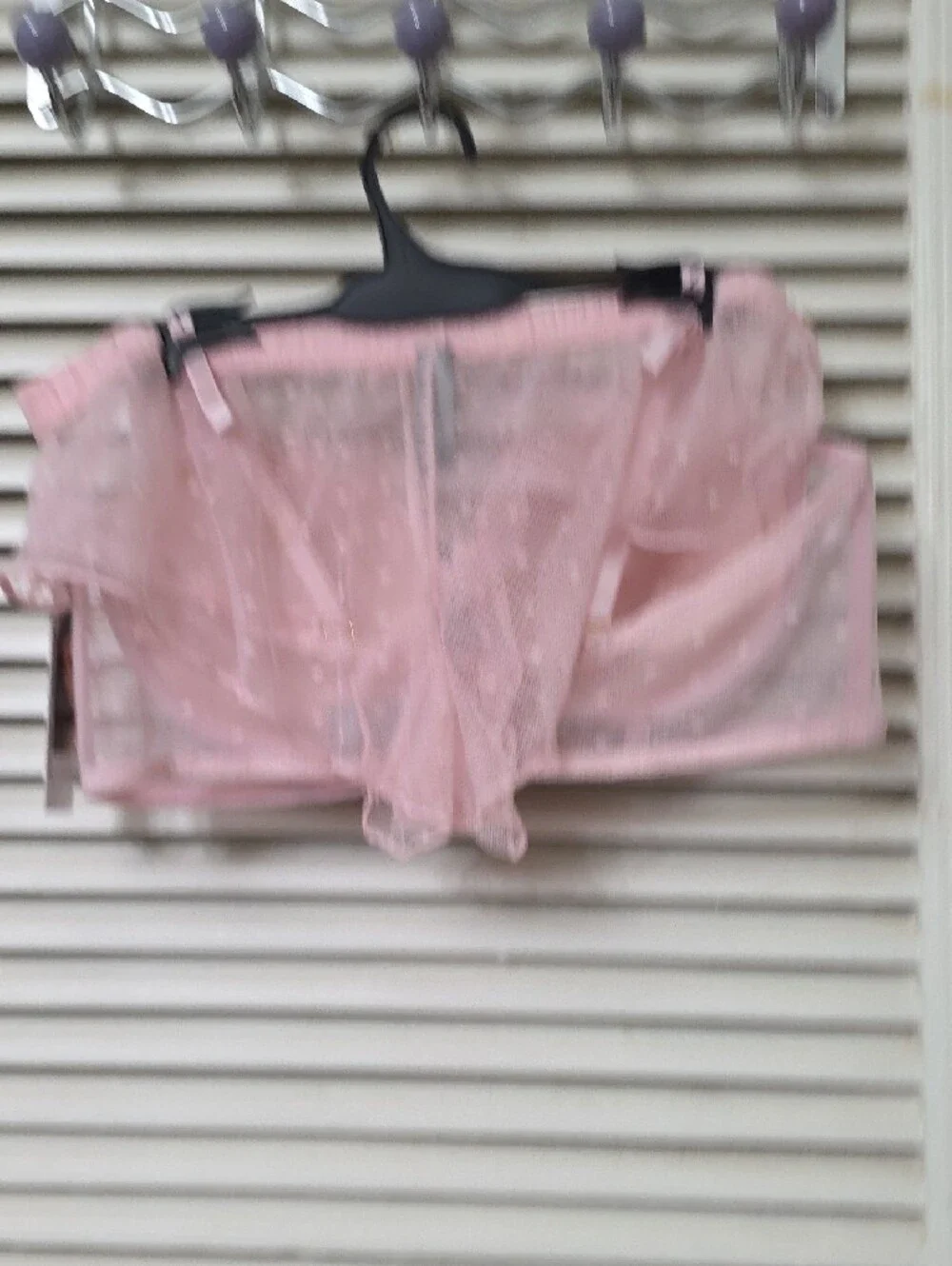 Daisy Fuentes dainty pastel